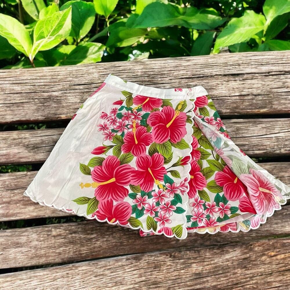 NWOT Stretch Floral Scalloped Pink White Skort Tropical Cruise Metrostyle Size 4